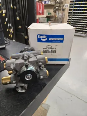 2506079c91 Bendix 800647 Genuine E-8p Dual Brake Foot Valve - 800647- Quality Oem