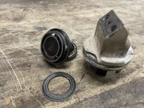 185847 Cummins Unloading Valve Body For Engine Air Compressor Used