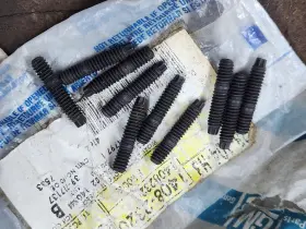 14082320 Gmc Nos Oem Rocker Arm Cover Studs Bolt P/n 10