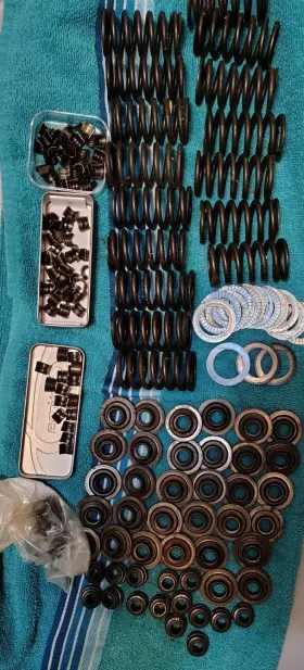 V230997 Mopar Intake Exhaust Valves 32 & Springs 16 With Hardware - Part # Eaton