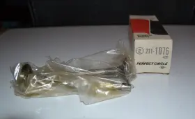 211-1076 Perfect Circle Dana - 2 Exhaust Valves