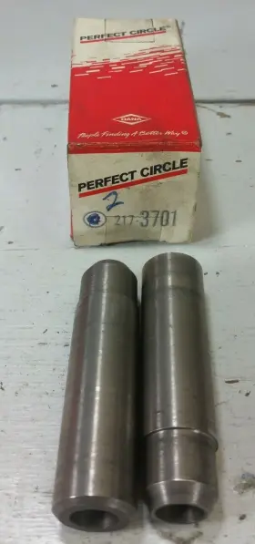 217-3701 Perfect Circle 2 New Engine Valve Guides Vintage Vtg