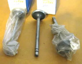 2469 Trw New 1965-1977 Chevrolet Small Block Exhaust Valve Lot Of 3 Usa